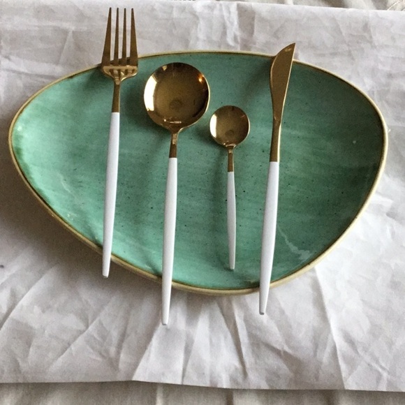 UNTURCKY ROUND GOLD & WHITE 40 PC STAINLESS STEEL FRENCH MADE TABLE FOR 8 - Picture 4 of 8